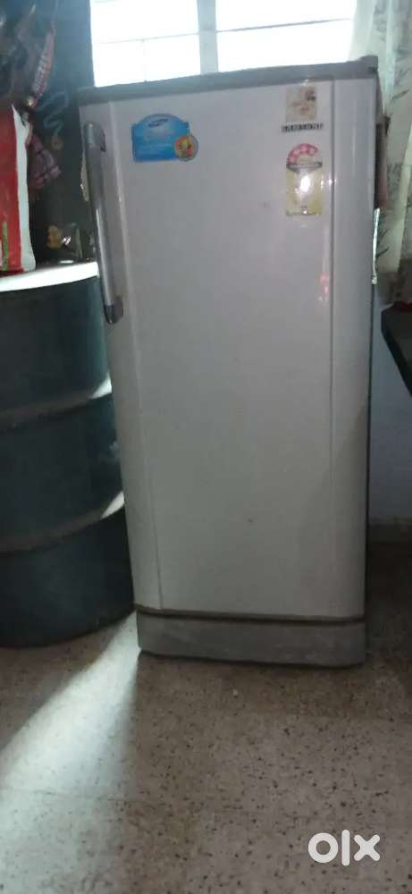 freez, shetty4 ,TV,dining table matreses