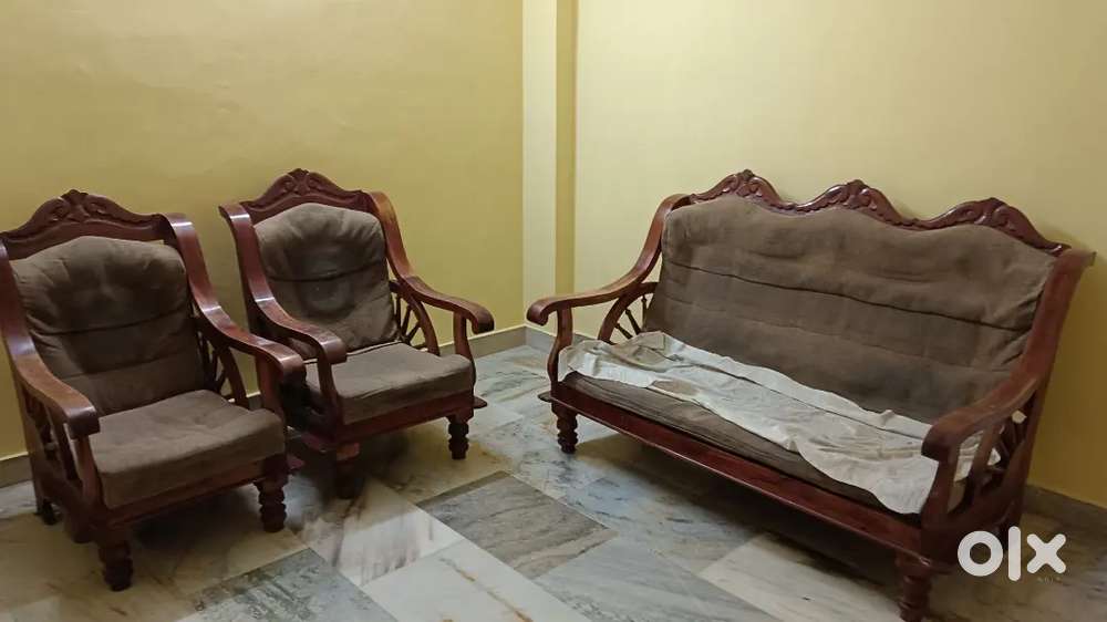 3 BHK FAMILY OR BACHELOR