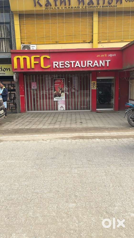Showroom space available for rent on road side