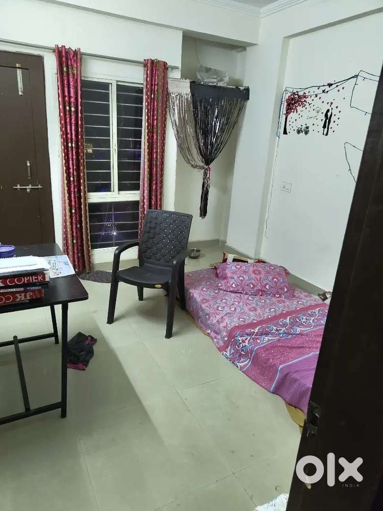 Selling 3bhk flat in Krishan heights