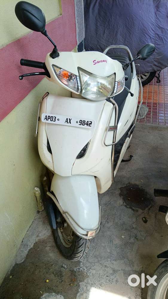 Self starter, white colour, with all required accessories.