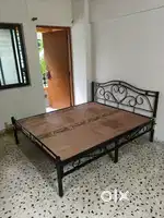 Brand New metal queen size bed high quality strong and sturdy
