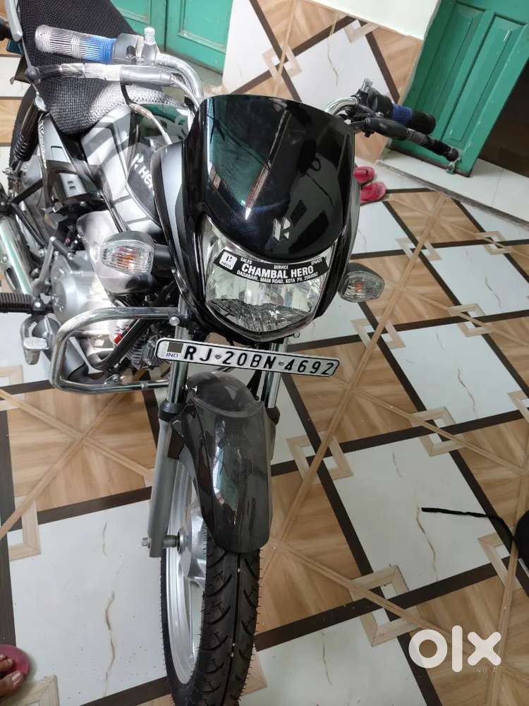 Brand New Showroom Self Hf Deluxe  bike June 2025 modal