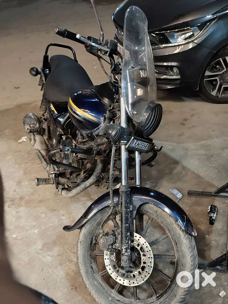 Bajaj avenger 150 street