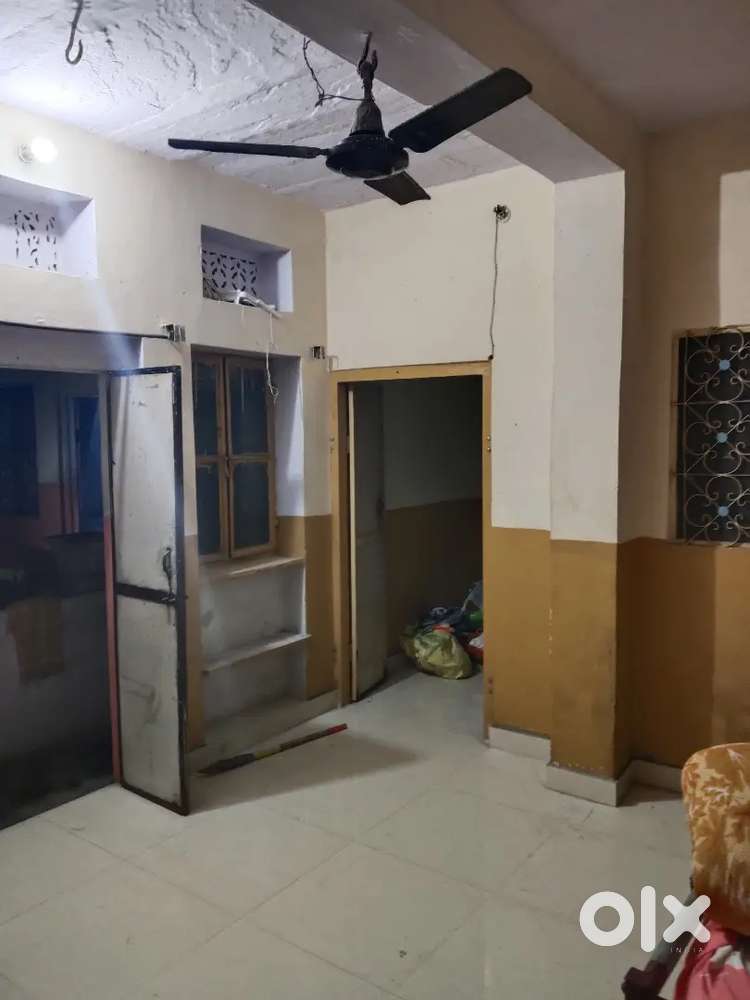 Room rent pr dena hai