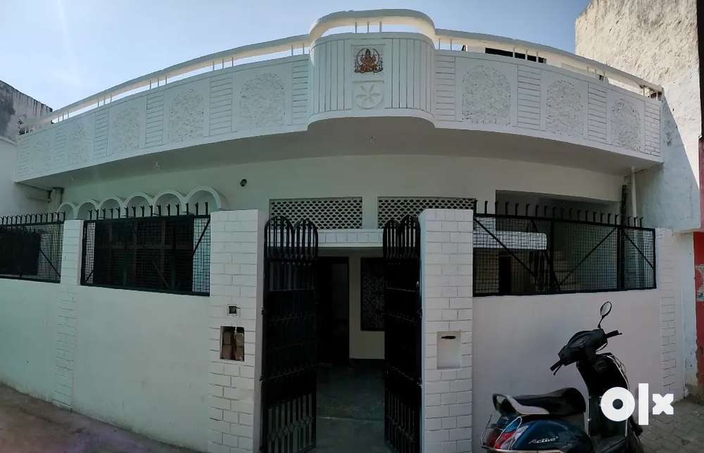 House for sale near alambagh metro station