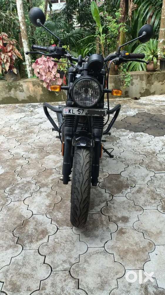 Hunter 350 factory black
