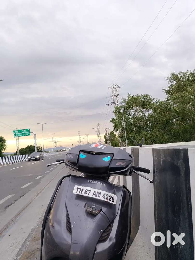 Back tyre new self extra fitting light mileage 55 new seat