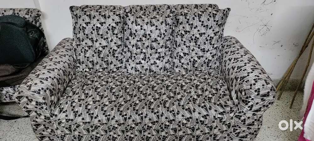 3-seater sofa with 3 cushions