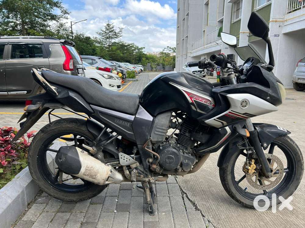 Yamaha Fazer -Single handed bike classically maintianed