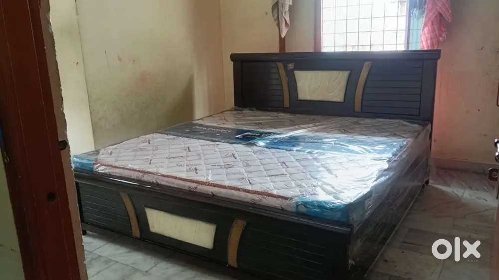 Stylish Queen Size Bed - Premium Solid Wood