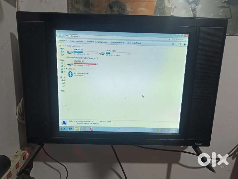 Led tv with remote
