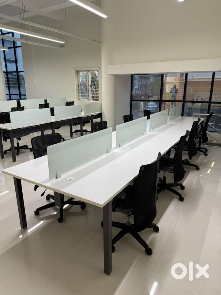 Modular office workstation with complete installation