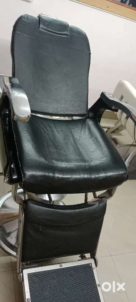 Eyebrow chair