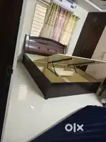 Hydraulic king sized bed with mattress