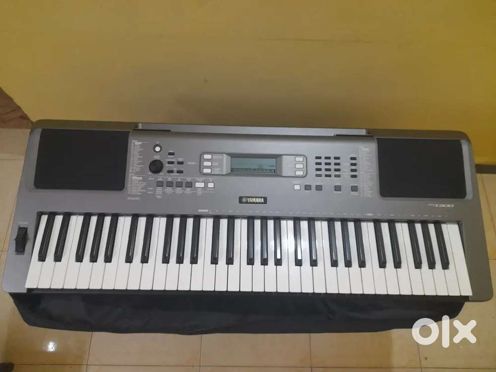 Yamaha PSR I300 Keyboard For Sale