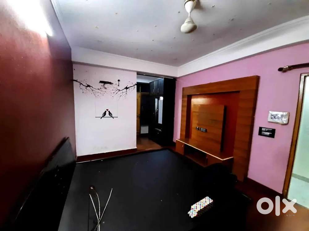 Indipendent without owner 3bhk society flat Alaknanda enclave gms road