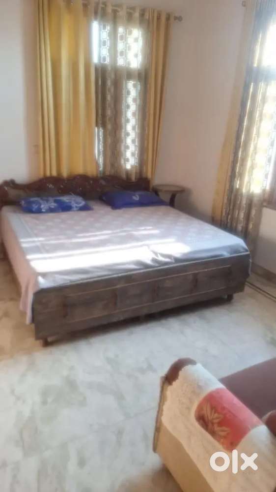 Paying guest for girls in nanak nagar