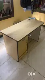 Computer table