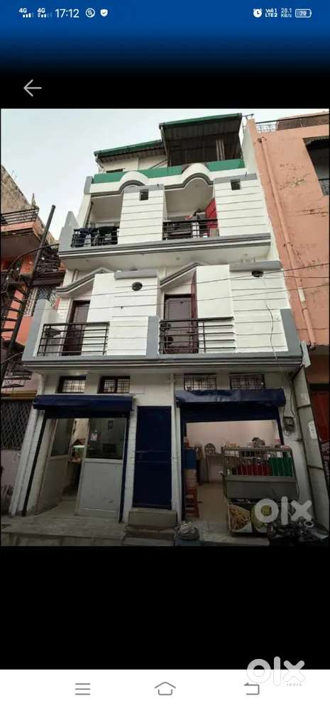 2shop 5 one room with att.bathrooms