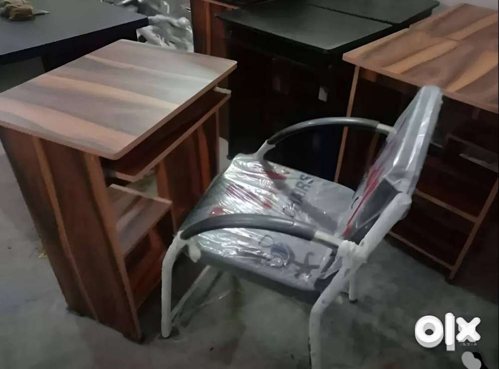 Fresh New (Unused) Small Computer Table and Chair Combo / Study table