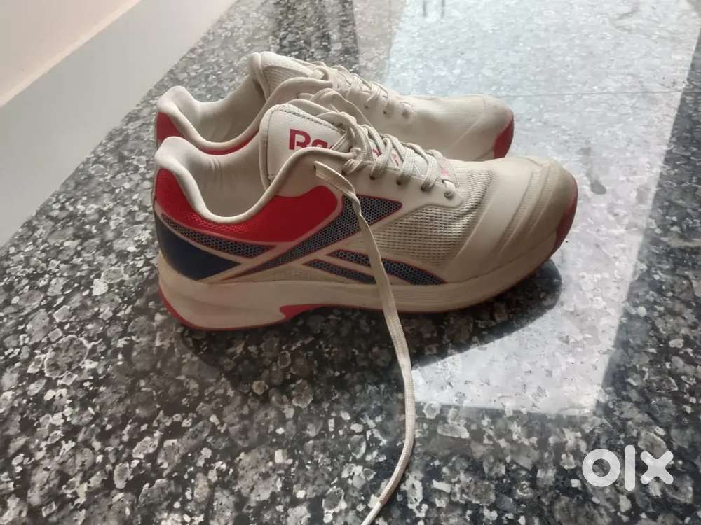 CRICKET SPIKE SHOE