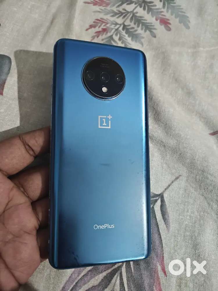 One plus 7t 8gb+128gb in mint condition with no charger