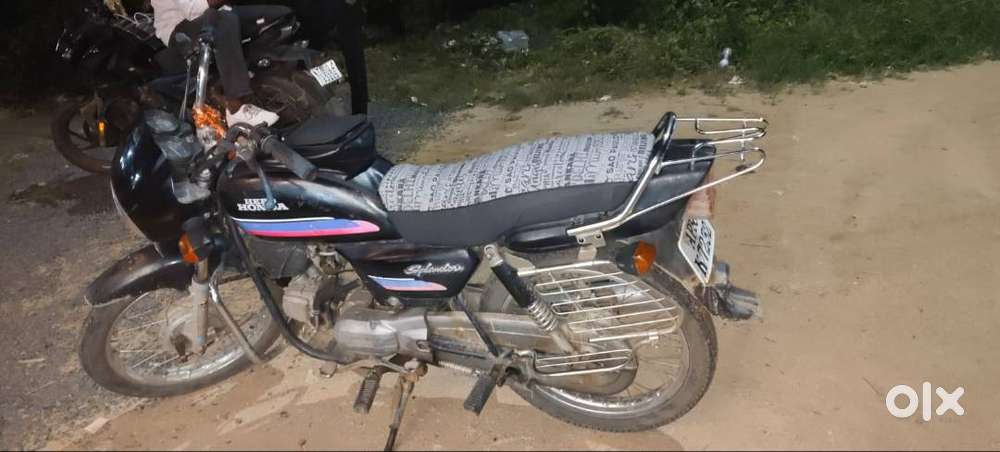 Good condition bike with new tires and battery with 60-70kmpl