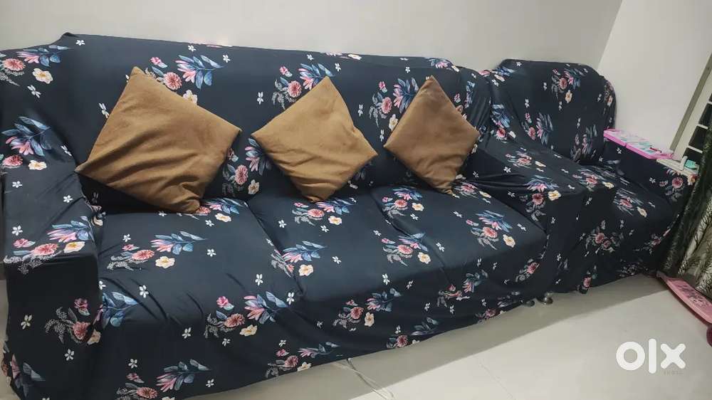 3+1+1 Sofa in clean Condition Negotiable slightly