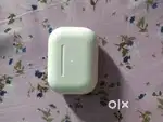 Apple airbuds 2 generation good condition me