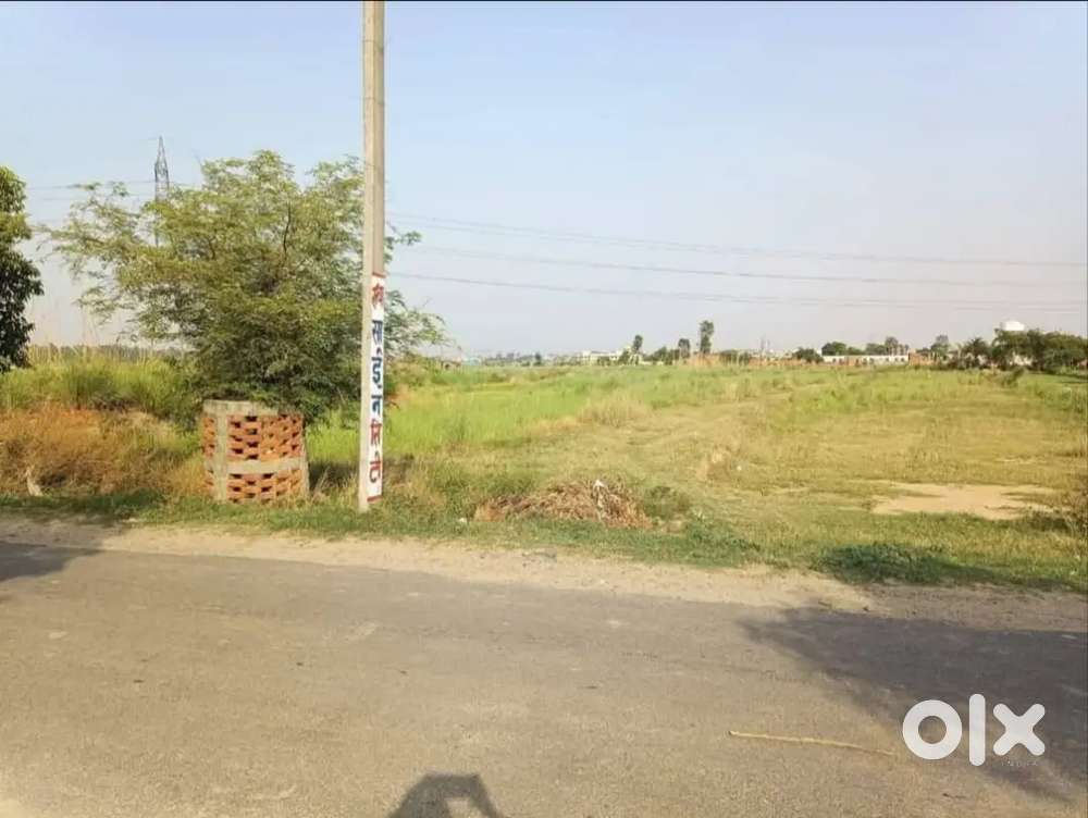 On main Road Land for sale Ideal for school, warehouse, storage House