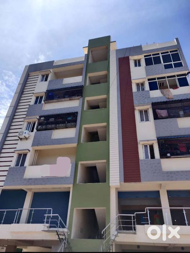 Modern and spacious house in a prime area - move in ready