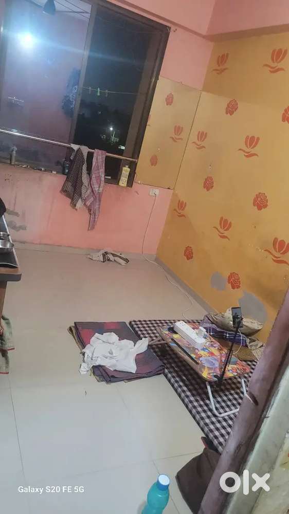 2bhk room per person 5000rs with food and leaving