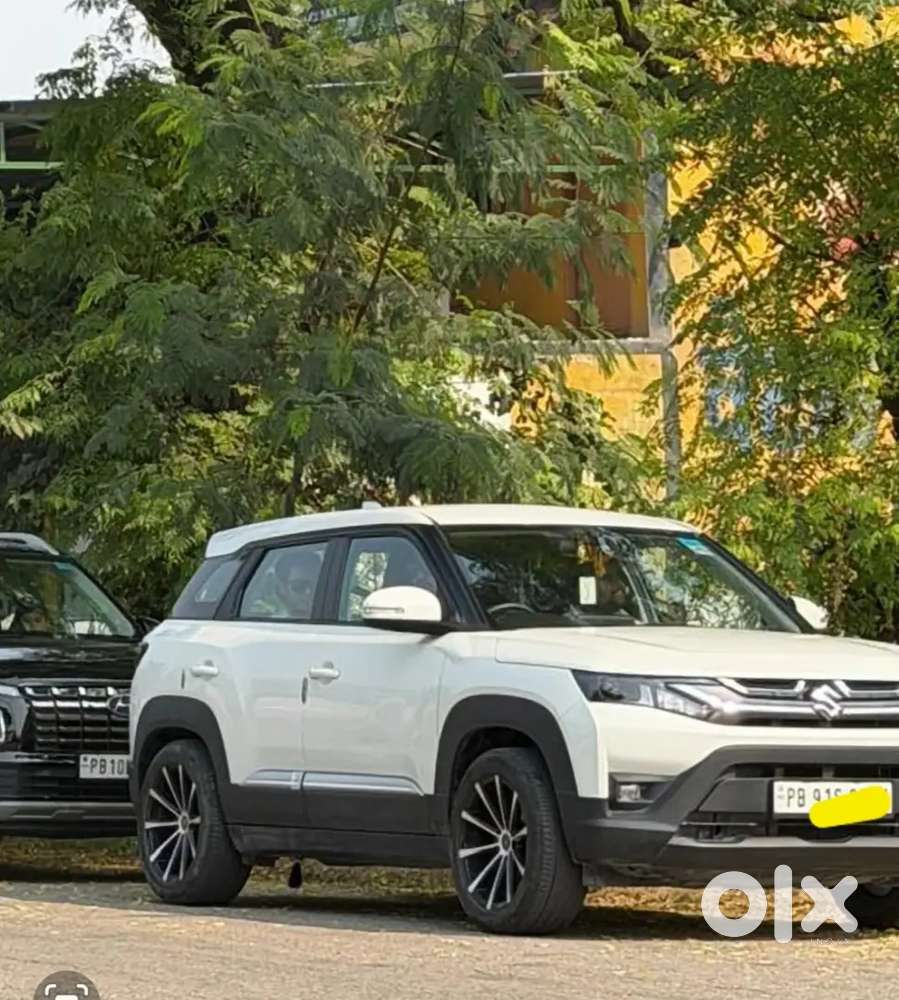 My new showroom like screh less brezza smart hybrid car one hand use