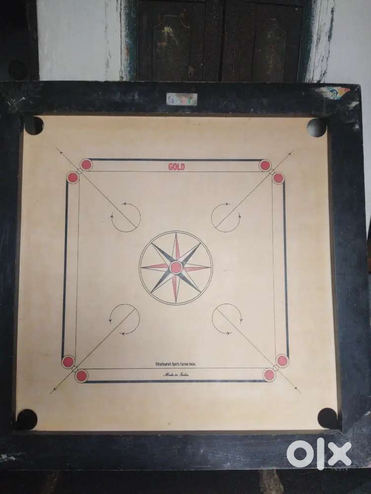 Carrom board