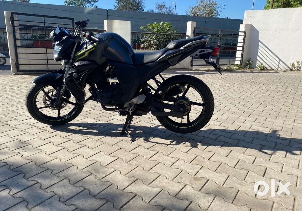 Yamaha FZ V2 2017 Surat GJ, Well maintained, One hand use,