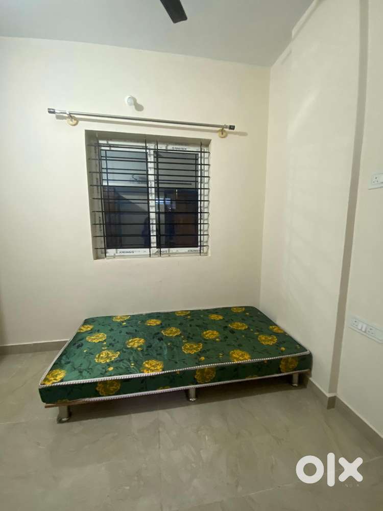 Single bed with mattress