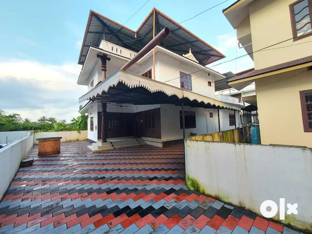 4 bed rooms 2500 sqft villa for rent in aluva near kadungallur
