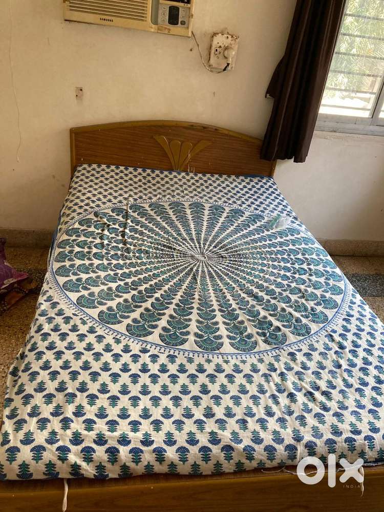 Available pg Khar West Mumbai Maharashtra near railway station sep ent