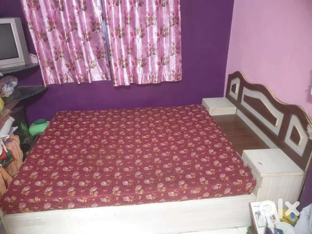 6*6 Wooden Double bed with mattress