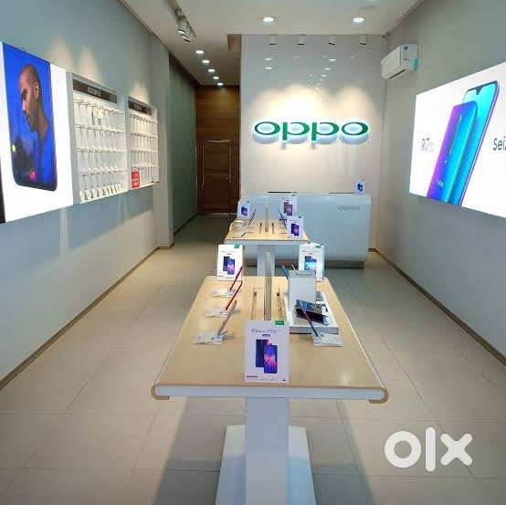 Oppo direct company staff at Branded Mobile showroom