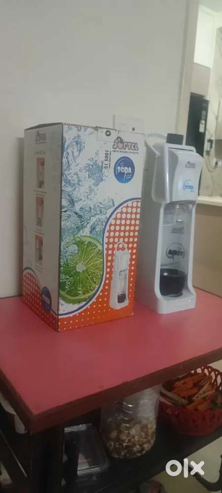 Brand new  cold/soft drink maker/soda maker (Softel Soda Fizz) unused.