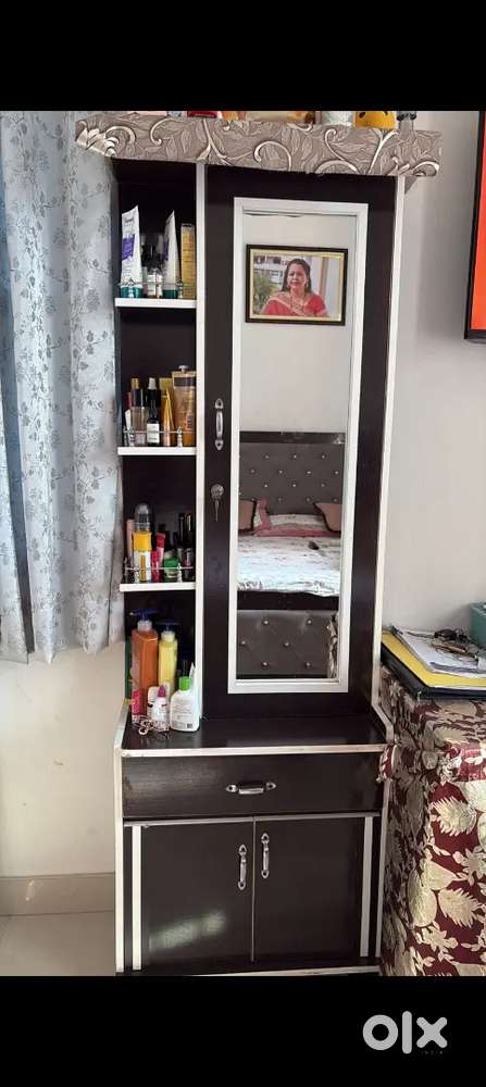 ElegantWooden Dressing Table for Sale