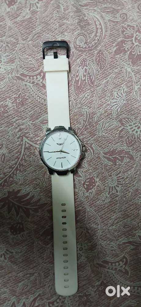 Watch white colour