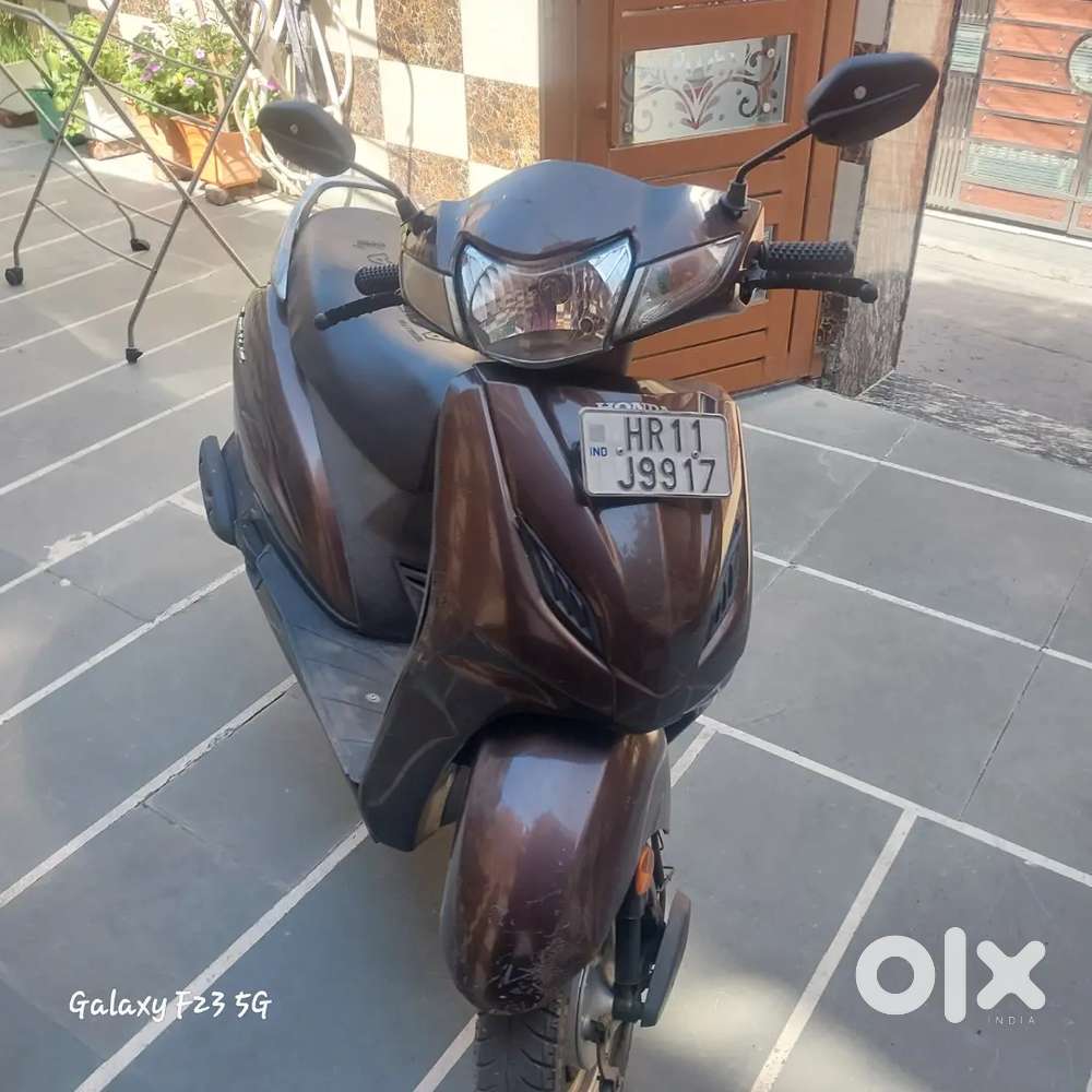 Honda activa 4g (110cc) in Majestic brown metal colour