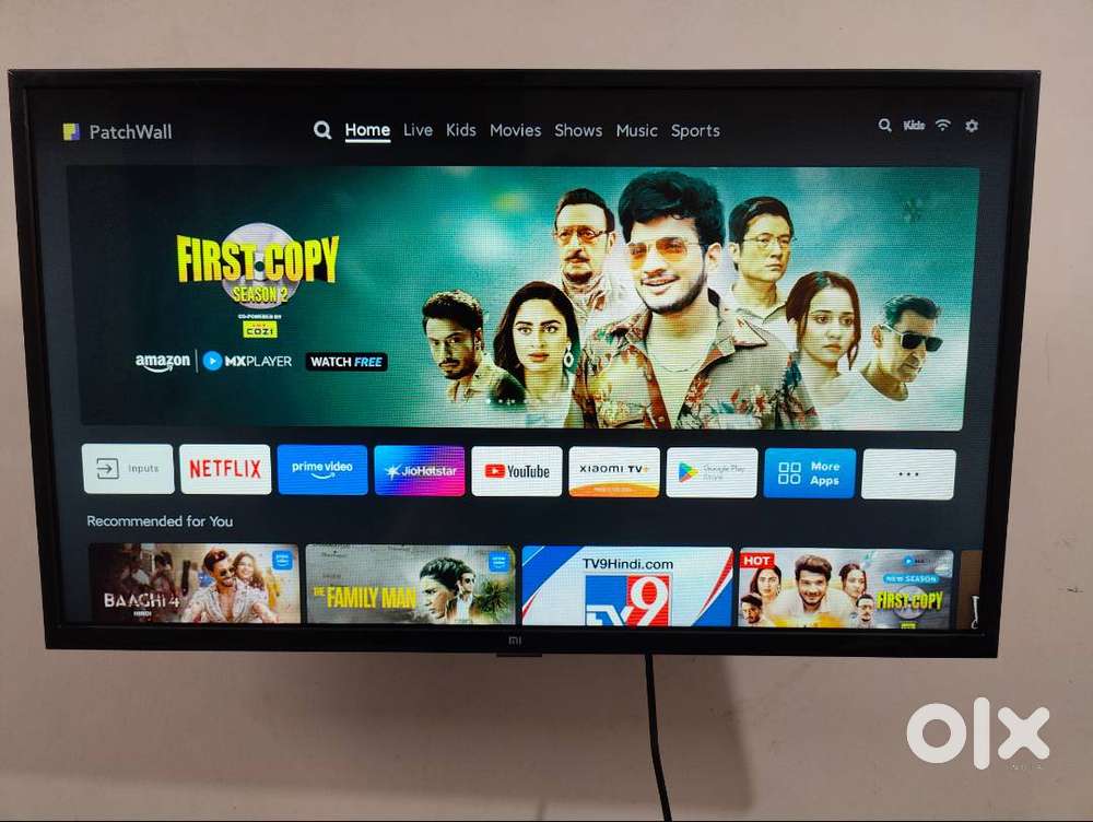 Xiaomi 32 inch Smart LED TV with Wall Mount Stand