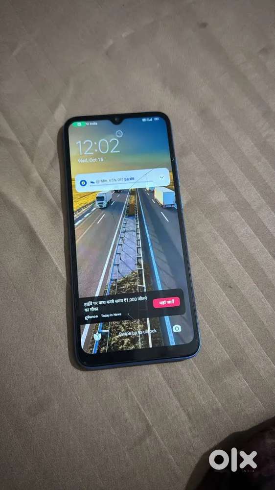 Iski display aur camera glass thoda damage hai redmi 10