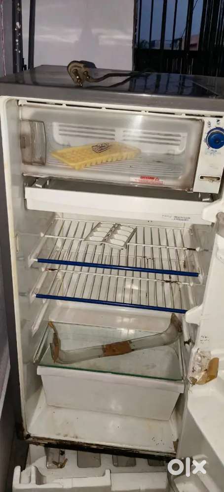 Whirlpool 165 liter fridge good in condition for sell 5yrs old