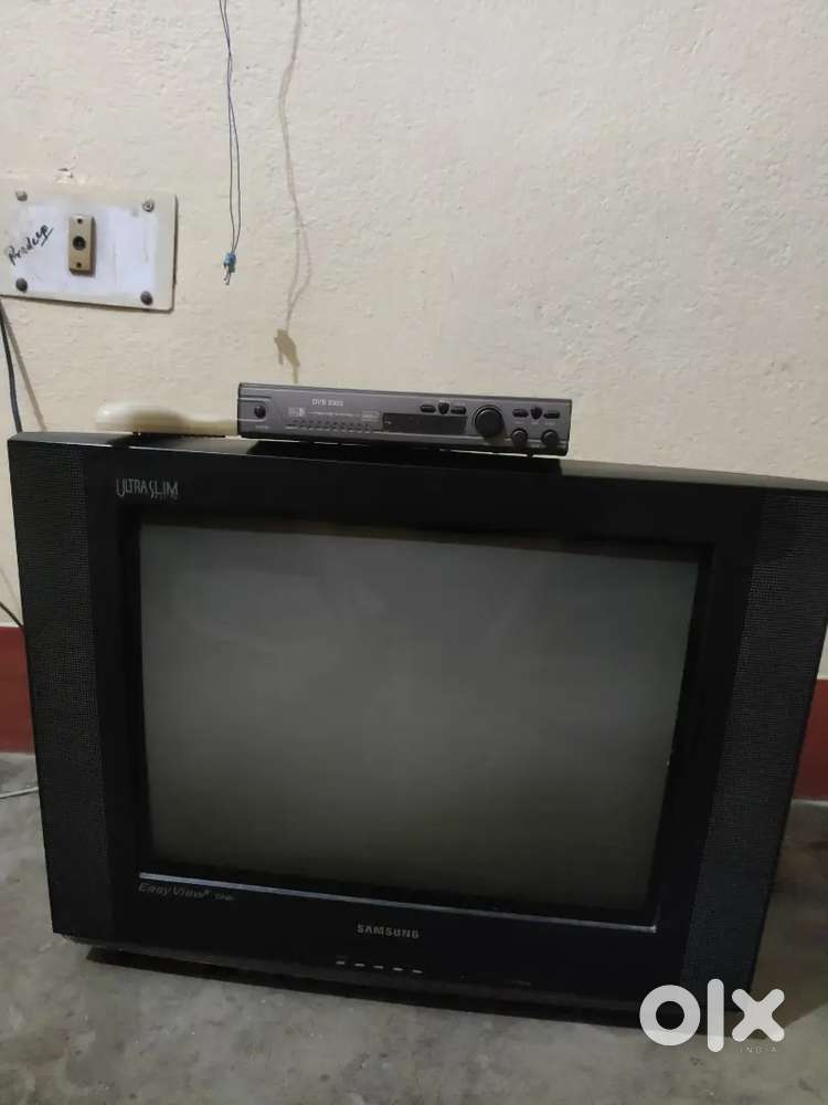Samsung CRT TV with DD free dish set top box