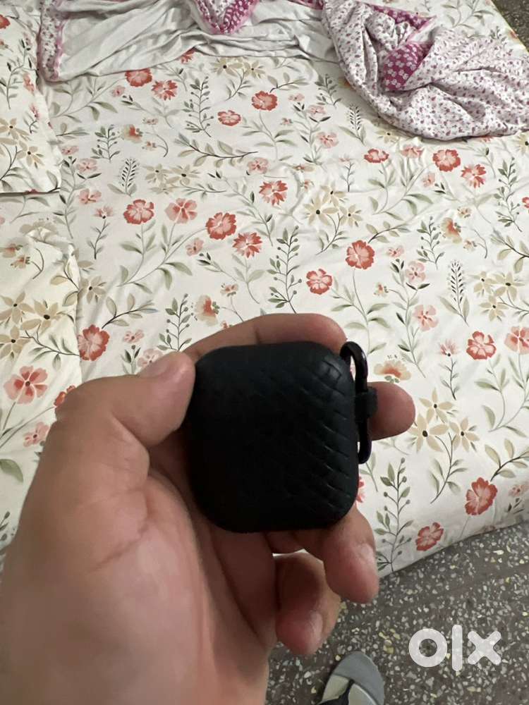 Apple airpods second generation in marvellous condition